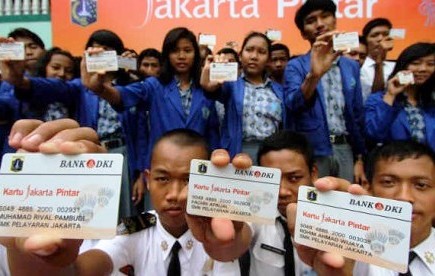 2013, DKI Bagikan 332 Ribu Kartu Jakarta Pintar